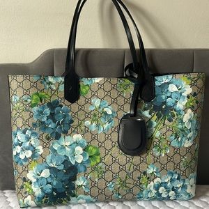Gucci GG Supreme Monogram Blooms Medium Reversible Tote